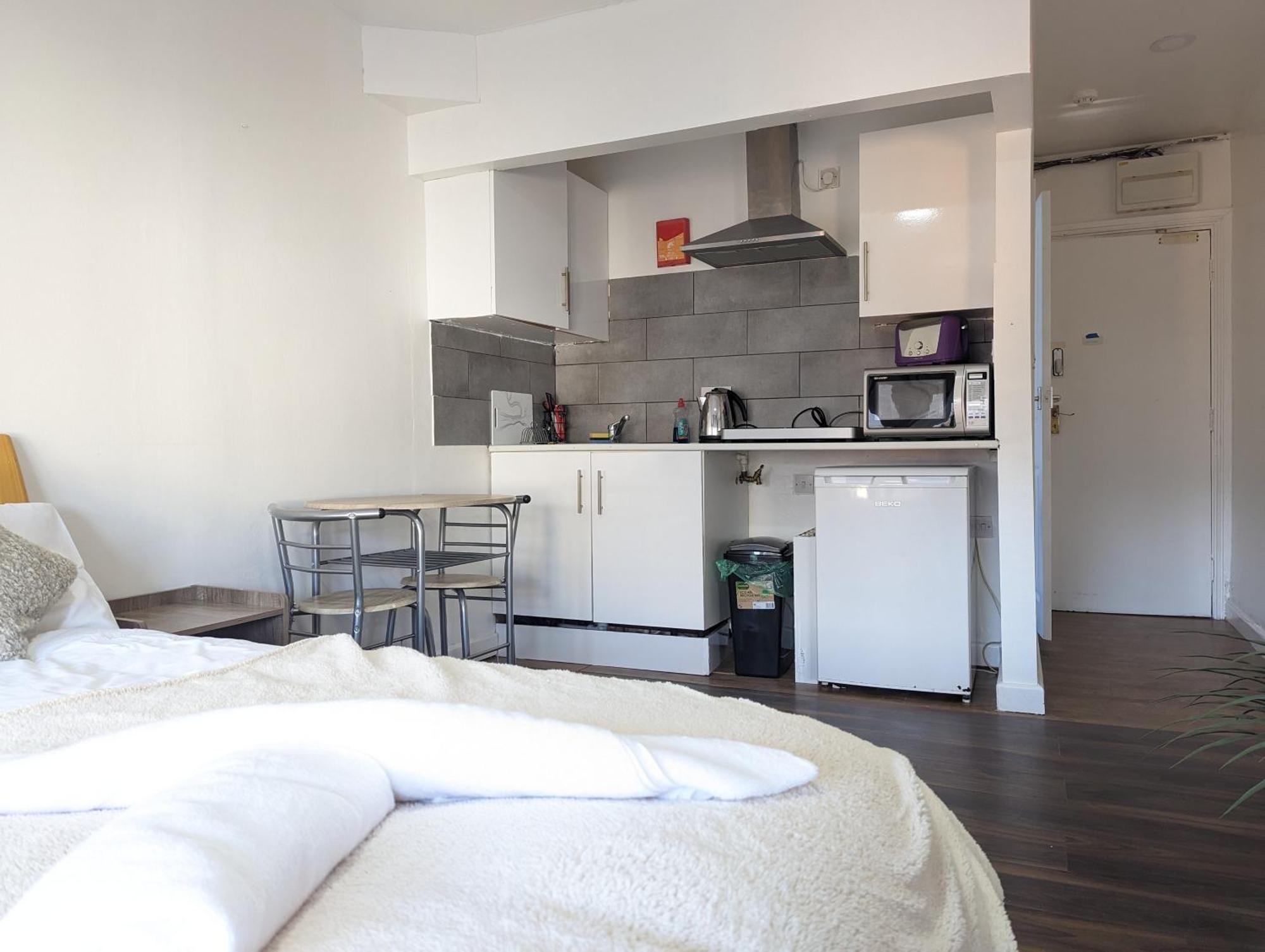 Inner-City Apartments - Basic Amenites Cardiff Exteriör bild